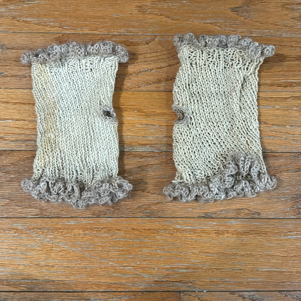 MP Fingerless Gloves. No tag. Hole for thumb.